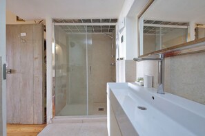 Shower, bidet - Lovely Trastevere Loft (Rome)