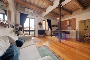 Living area - Lovely Trastevere Loft (Rome)