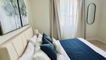 3 bedrooms, iron/ironing board, WiFi, bed sheets