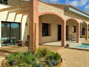 Pool - The Private Accommodation Villa in Peralada (Peralada)