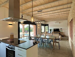 Private kitchen - The Private Accommodation Villa in Peralada (Peralada)