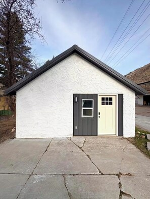 Exterior detail - Perfect Studio - Walking distance of Lava Hot Springs Pools (Lava Hot Springs)