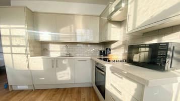 Apartment, 1 Bedroom, City View | Interior