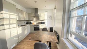 Apartment, 1 Bedroom, City View | Private kitchen