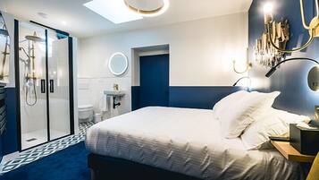 Standard Double Room | Desk, laptop workspace, free WiFi