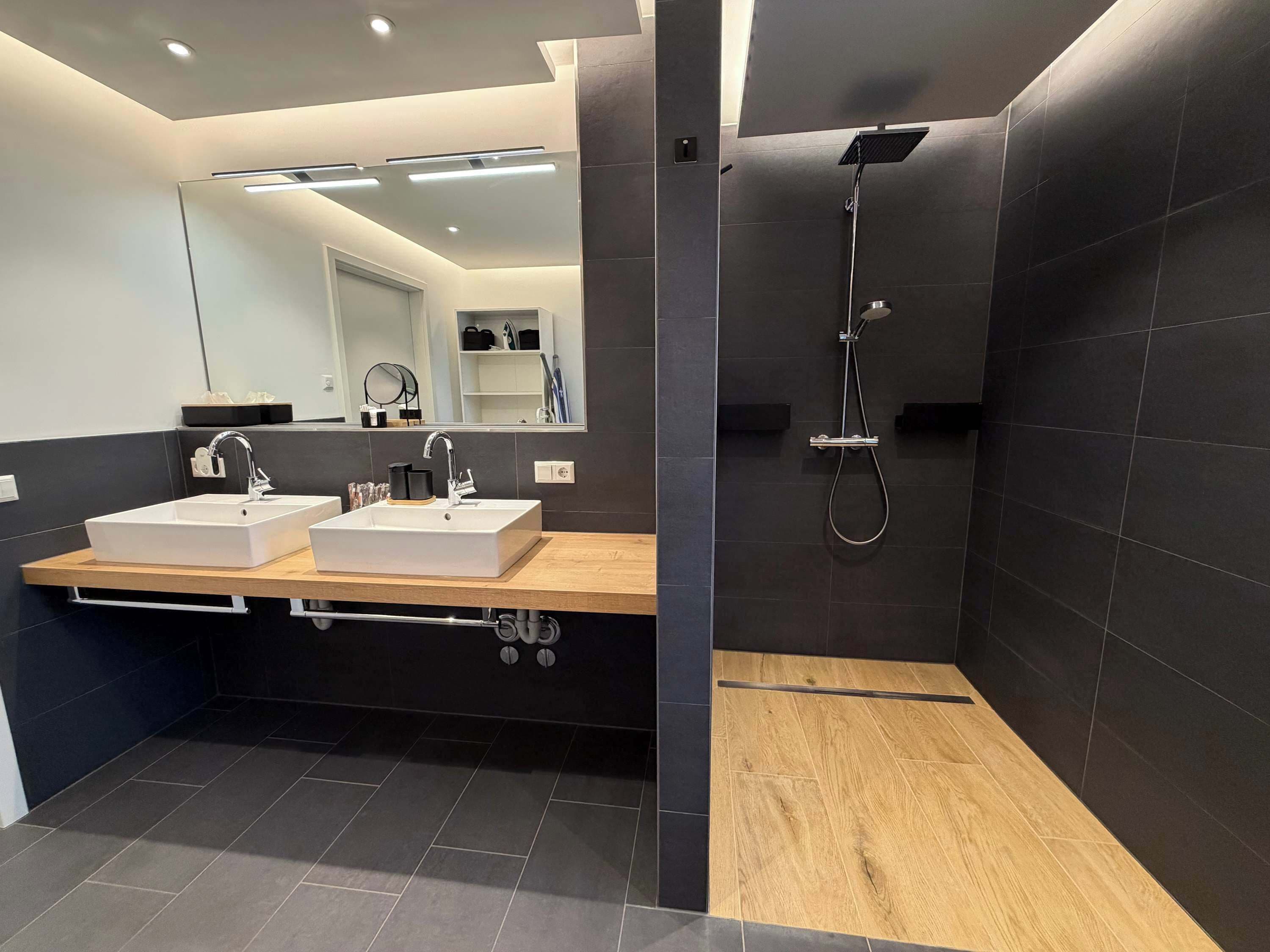 Shower, hair dryer, towels, shampoo