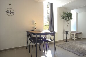 Dining - Urban & stylish City Suite | With feel-good factor - Well connected - With garage (Meidling)