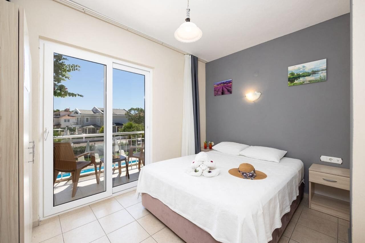 Family Apartment with Land or Pool View | Safe på rommet, strykejern/-brett og wi-fi (inkludert)