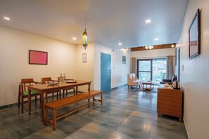 Superior Room | In-room dining - Sojourn By the Lake - Boutique Hotel  (Bhimtal)