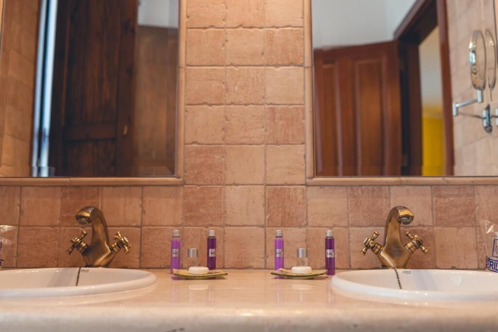 Kamar Double atau Twin, balkon, pemandangan kota | Kamar mandi