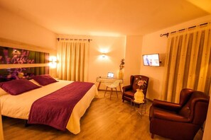 Habitación doble superior, balcón, vistas a la ciudad