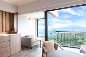 Living area - Oriental Hotel Okinawa Resort and Spa (Nago)