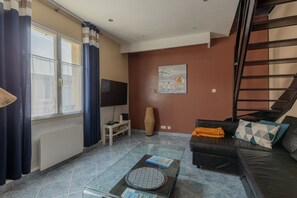 TV - Holiday Home "Up to 8 Guests" with Terrace (Mers-les-Bains)
