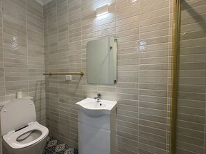 Suite familiar, 2 habitaciones | Baño