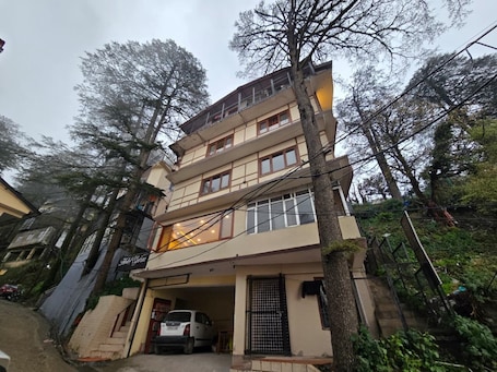 Exterior. Kavin Uphar - The Mall