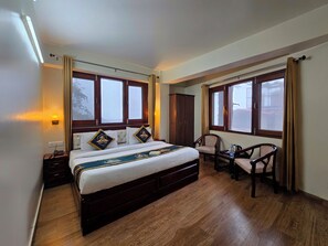 Laptop workspace, iron/ironing board, free WiFi - Kavin Uphar - The Mall (Shimla)