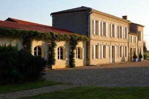 Exterior - Domaine Rollan de by (Bégadan)