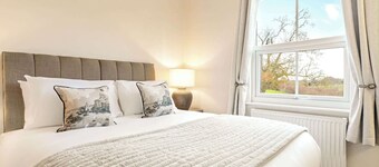 Coronation Cottage - With Woodfired Hot Tub