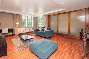 Living area - Hint of Luxury @Circa (Cape Town)