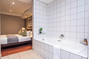 Room - Hint of Luxury @Circa (Cape Town)