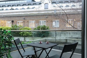 Superior Apartment, 1 Bedroom, Non Smoking, City View | Terrace/patio - Urban Chic - Aird House (London)