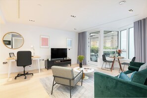 Superior Apartment, 1 Bedroom, Non Smoking, City View | Living area - Urban Chic - Aird House (London)