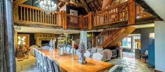 Willowberry Barn - Exclusive Home with Hot Tub
