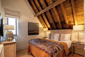 7 bedrooms, iron/ironing board, travel crib, WiFi