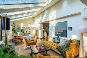 TV, fireplace, offices