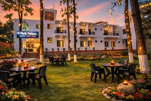 屋外ダイニングエリア