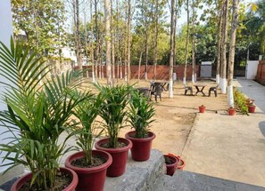 Outdoor dining - Park Palace (Lucknow)