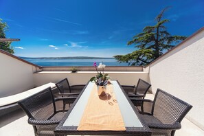 屋外ダイニングエリア