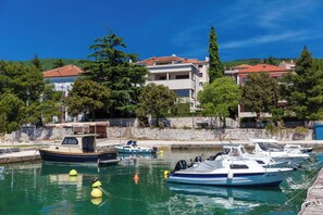 Marina - Fantastic vacation apartment right by the sea (Crikvenica)