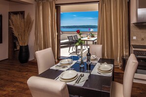 Dining - Fantastic vacation apartment right by the sea (Crikvenica)