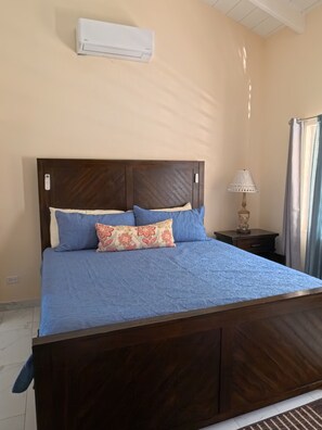 4 habitaciones, tabla de planchar con plancha, wifi y ropa de cama 