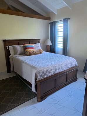 4 habitaciones, tabla de planchar con plancha, wifi y ropa de cama 