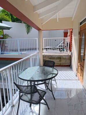 Outdoor dining - Serene Family - 4Bed/4Bath Private Ensuite (Cruz Bay)