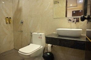 Deluxe Double Room, Patio | Bathroom - Hotel Bandiram (Chhatarpur)