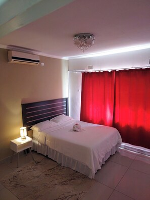 Room - Quaint secure 3-bedroom house with AC in charming Gaborone (Gaborone)