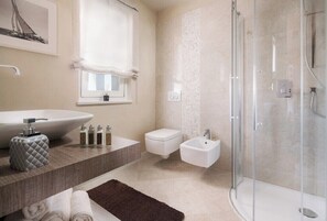 Shower, hair dryer, bidet, towels - Villa Pia by Nova Villas (Vabriga)