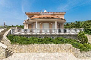 Exterior - Exclusive 180 m² villa with pool, billiards, 4 bedrooms and fantastic sea views (Crikvenica)