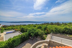 Property grounds - Exclusive 180 m² villa with pool, billiards, 4 bedrooms and fantastic sea views (Crikvenica)