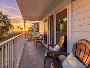 Property grounds - Beachside Villas #821 | Pet Friendly Luxe Villa, Gulf View + Amenities (Seagrove Beach)