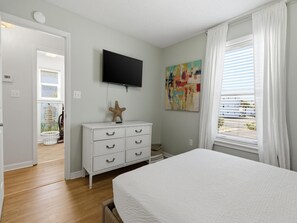 3 bedrooms, iron/ironing board, travel cot, WiFi - Beachside Villas #821 | Pet Friendly Luxe Villa, Gulf View + Amenities (Seagrove Beach)