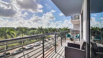 Apartment (2 Bedrooms) | Front of property