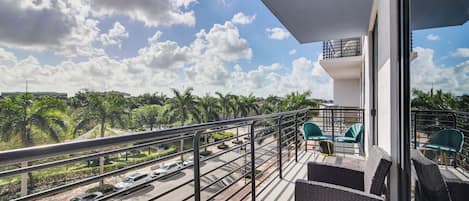 Apartment (2 Bedrooms) | Front of property