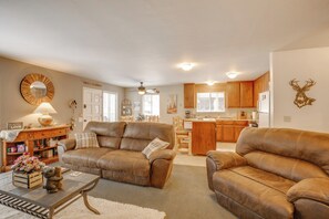 Interior - Extended Stay in South Lake Tahoe! Home w/ Hot Tub (South Lake Tahoe)