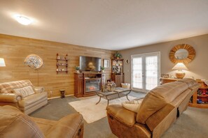 Interior - Extended Stay in South Lake Tahoe! Home w/ Hot Tub (South Lake Tahoe)