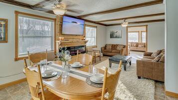 House (4 Bedrooms) | Interior