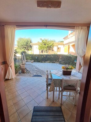 Outdoor dining - Vrbo Property (Santeodoro)